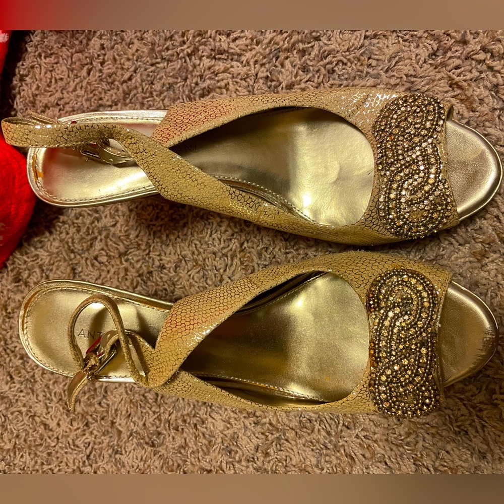 Antonio Melani gold heels with sparkles. Look great, but minor spots by toe area